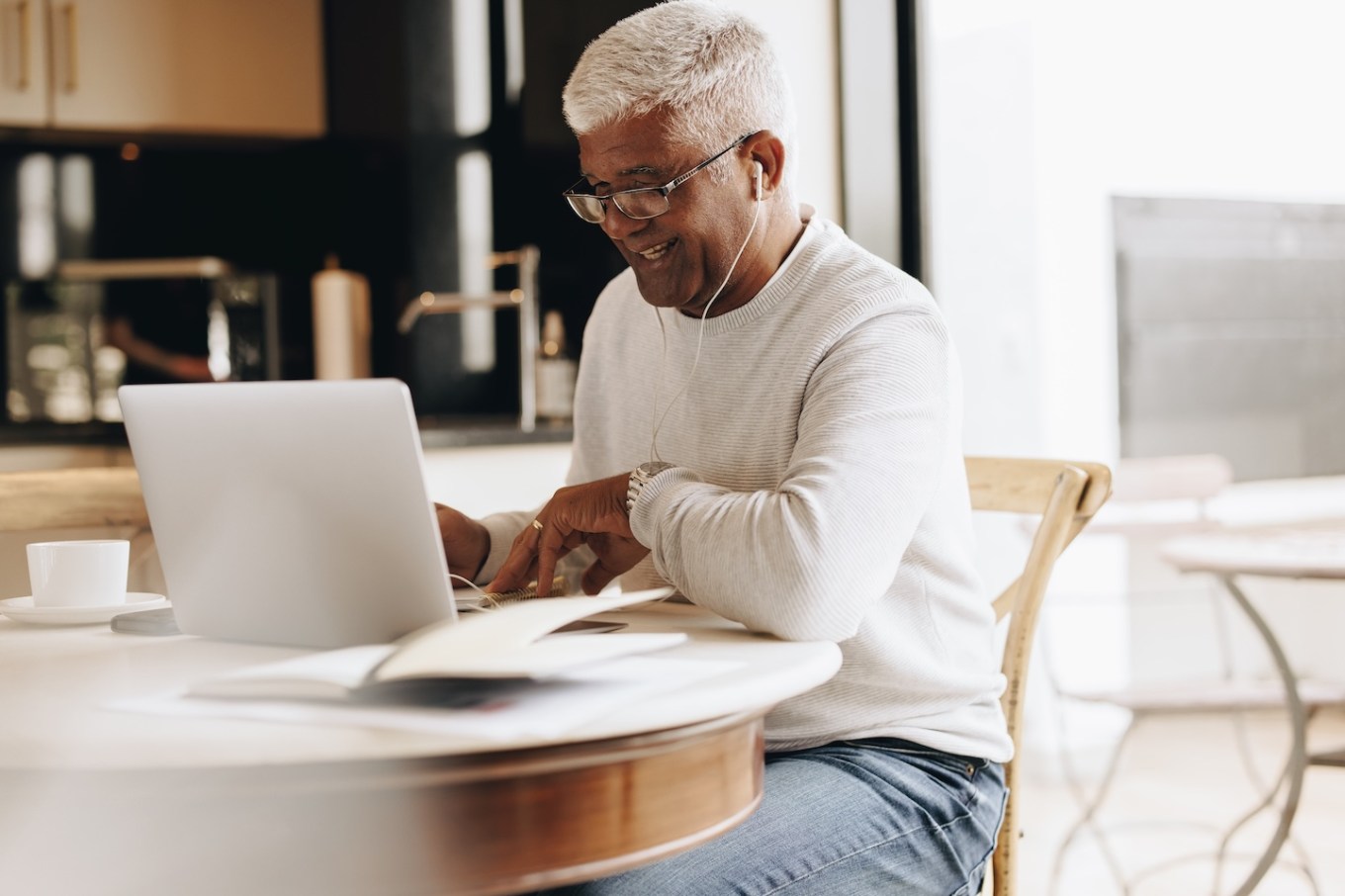 9 Side Hustles for Retirees: Flexible Ways to Earn in Retirement